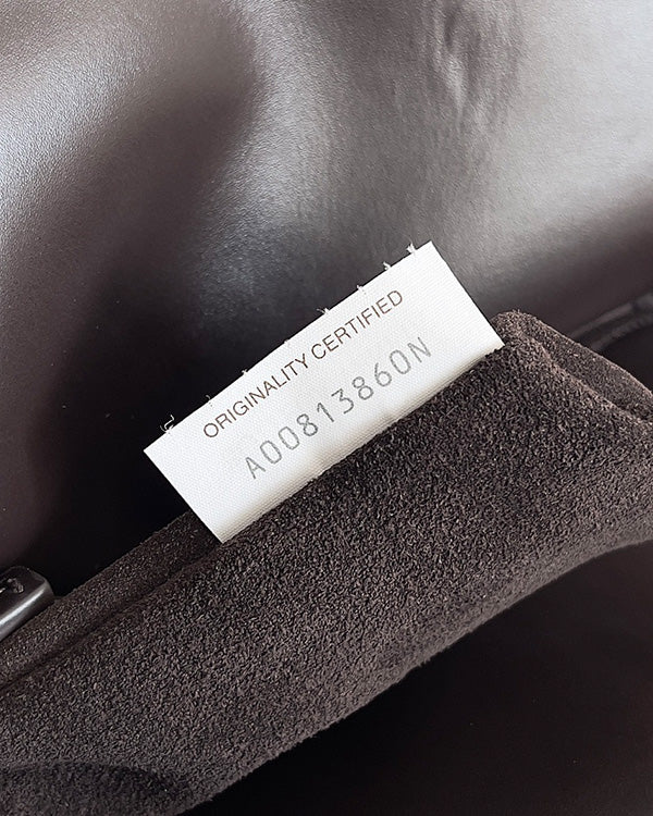 Borsa a tracolla BV Liberta con fibbia, 30 cm, in pelle di vacchetta marrone cioccolato