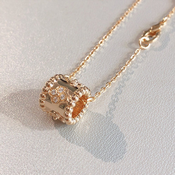 COLLANA IN ORO ROSA CON PEDANTE PERLEE