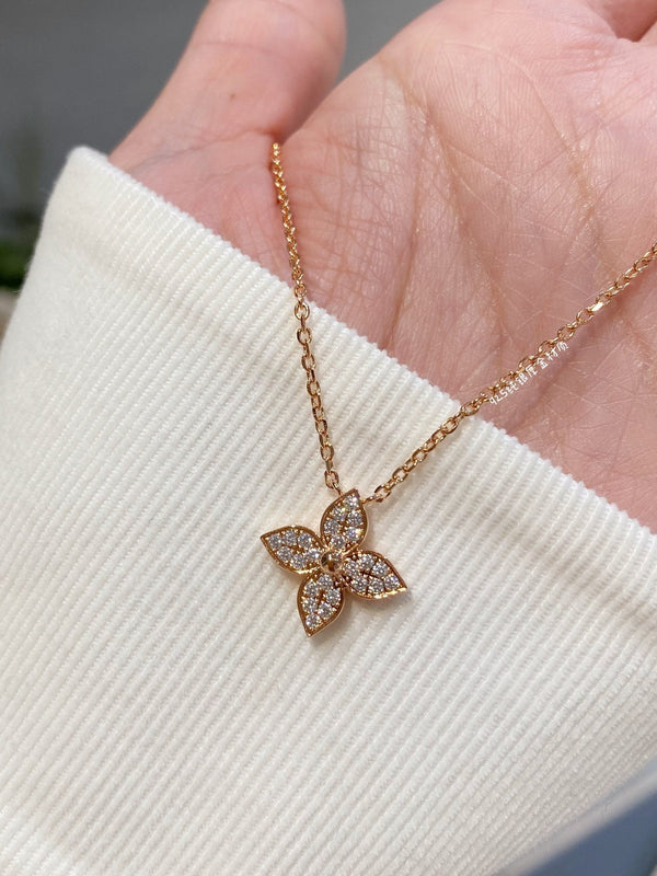 COLLANA CON DIAMANTI A STELLA