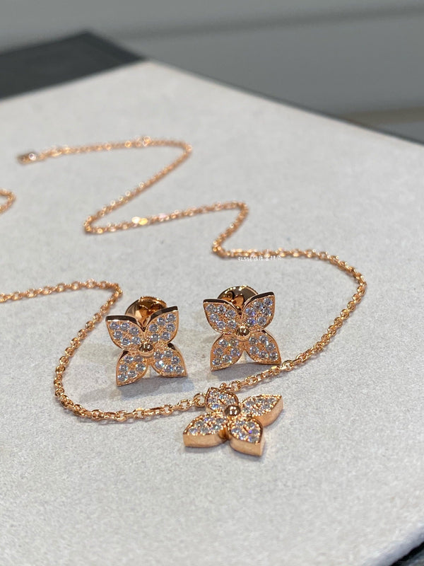 COLLANA CON DIAMANTI A STELLA