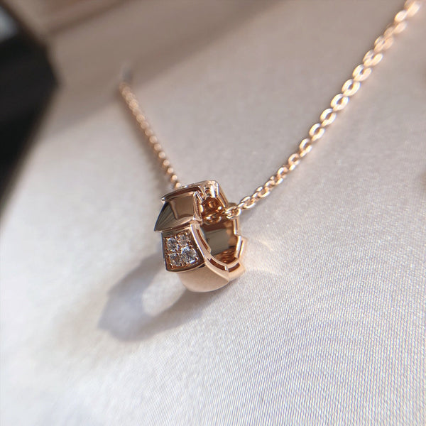 COLLANA IN ORO ROSA CON DIAMANTI E PEDANTE SERPENTI