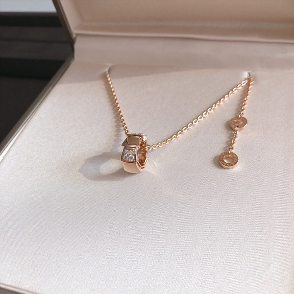 COLLANA IN ORO ROSA CON DIAMANTI E PEDANTE SERPENTI