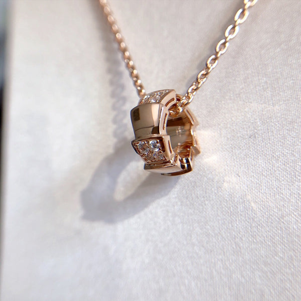 COLLANA IN ORO ROSA CON DIAMANTI E PEDANTE SERPENTI