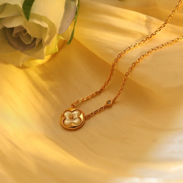 COLLANA CON PEDANTE SOLE IN ORO ROSA E 1 DIAMANTE