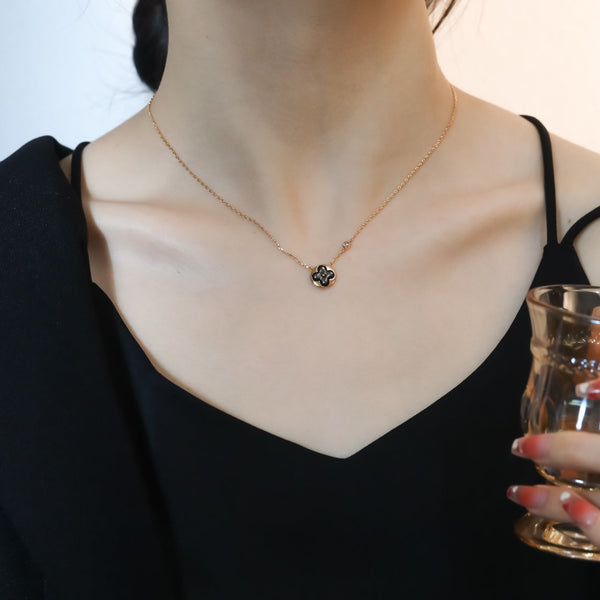 COLLANA CON PEDANTE SOLE IN ORO ROSA E 1 DIAMANTE