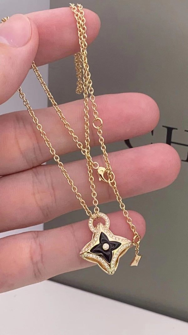 COLLANA CON PEDANTE A STELLA IN ORO ROSA E DIAMANTI
