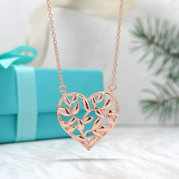 COLLANA CON PEDANTE A FORMA DI CUORE E FOGLIA
