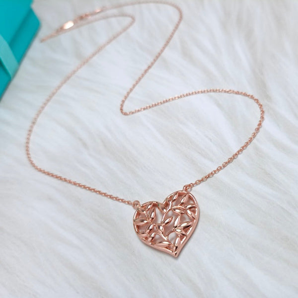 COLLANA CON PEDANTE A FORMA DI CUORE E FOGLIA