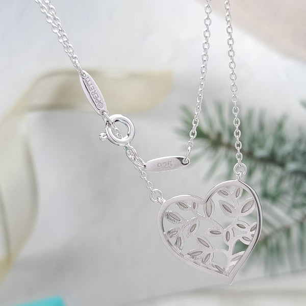 COLLANA CON PEDANTE A FORMA DI CUORE E FOGLIA