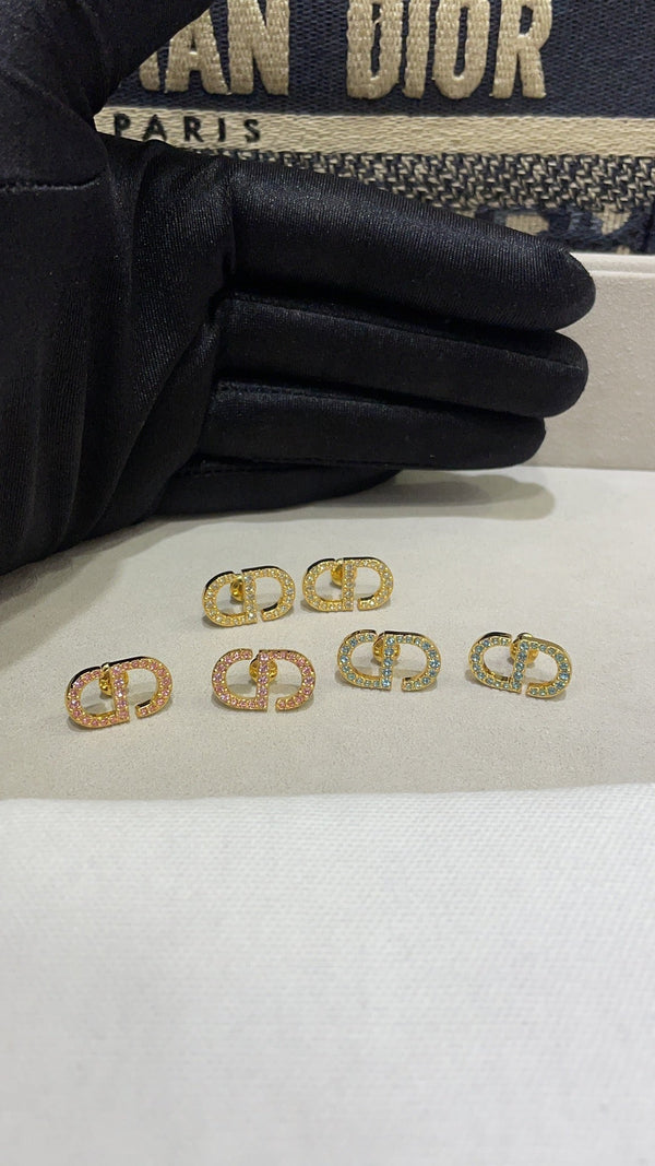 ORECCHINI A PERNO IN ORO E DIAMANTI PETIT CD