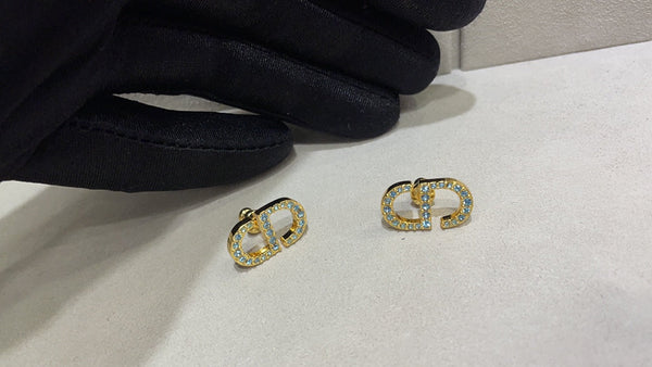 ORECCHINI A PERNO IN ORO E DIAMANTI PETIT CD