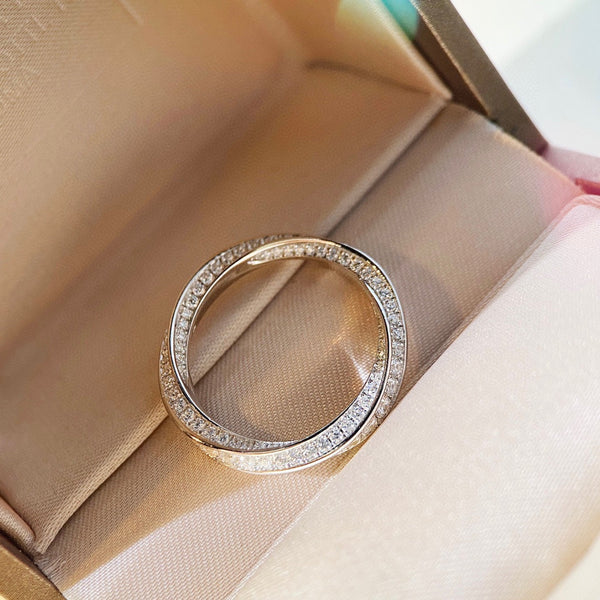 ANELLO CON DIAMANTI A SPIRALE
