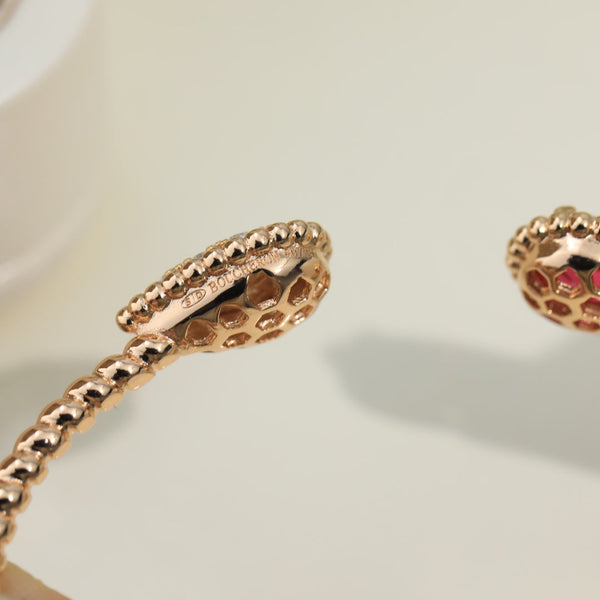 BRACCIALE APERTO BOHEME IN ORO ROSA CON DIAMANTI E CORNIOLA
