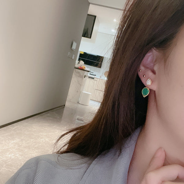 ORECCHINI IN ORO A FORMA DI C CON MALACHITE BOHEME
