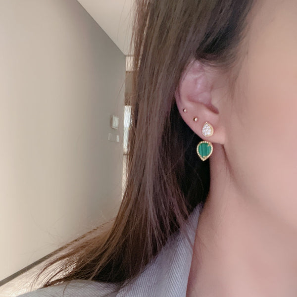 ORECCHINI IN ORO A FORMA DI C CON MALACHITE BOHEME