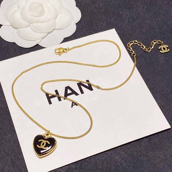 COLLANA IN ORO SMALTO NERO CON CUORE CC