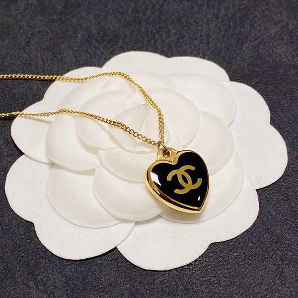 COLLANA IN ORO SMALTO NERO CON CUORE CC
