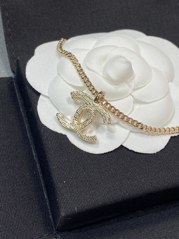 Collana in oro rosa con mezzo diamante e pendente CC
