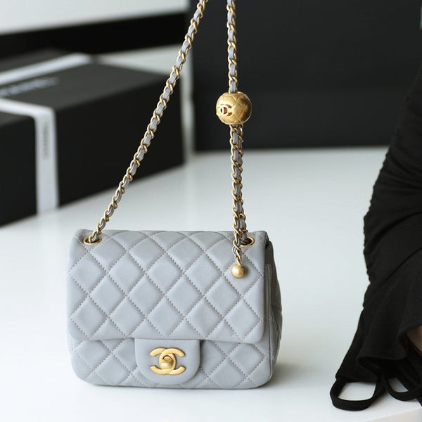 BORSA A PATTA 17 CM PELLE DI AGNELLO GRIGIA FERRAMENTA ORO