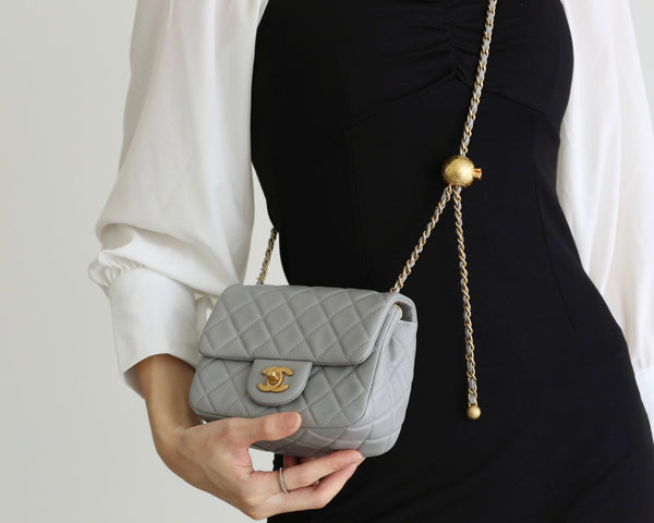 BORSA A PATTA 17 CM PELLE DI AGNELLO GRIGIA FERRAMENTA ORO