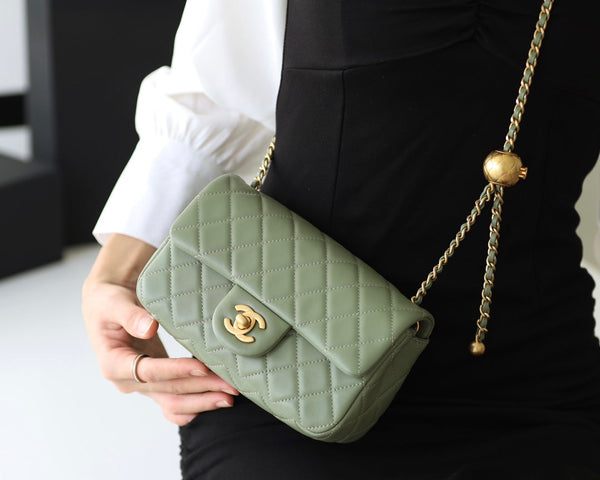 BORSA CON PATTA 20 CM IN PELLE DI AGNELLO KHAKI E FERRAMENTA ORO