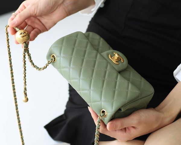 BORSA CON PATTA 20 CM IN PELLE DI AGNELLO KHAKI E FERRAMENTA ORO