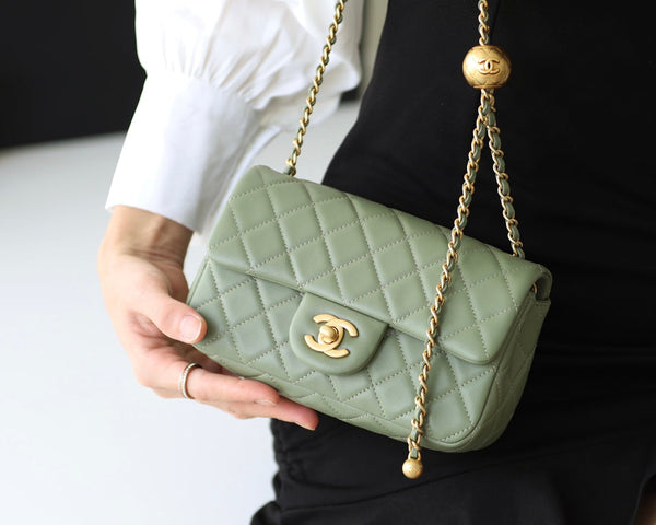 BORSA CON PATTA 20 CM IN PELLE DI AGNELLO KHAKI E FERRAMENTA ORO