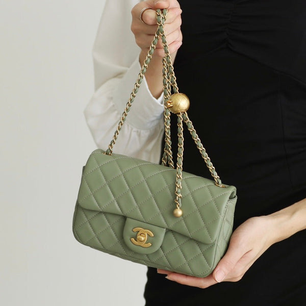 BORSA CON PATTA 20 CM IN PELLE DI AGNELLO KHAKI E FERRAMENTA ORO