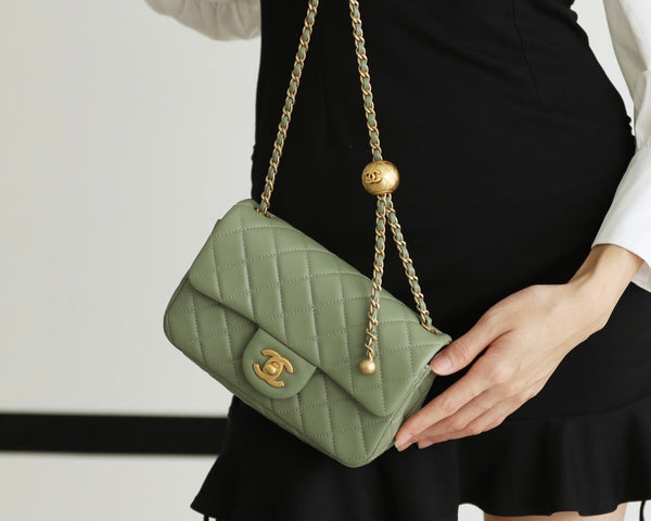 BORSA CON PATTA 20 CM IN PELLE DI AGNELLO KHAKI E FERRAMENTA ORO