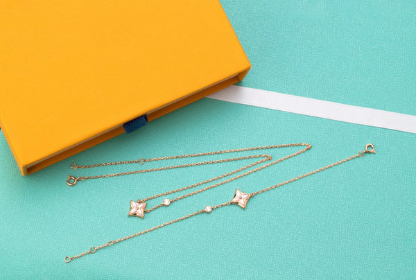 COLLANA IN ORO ROSA CON 1 DIAMANTE LV STAR PINK MOP