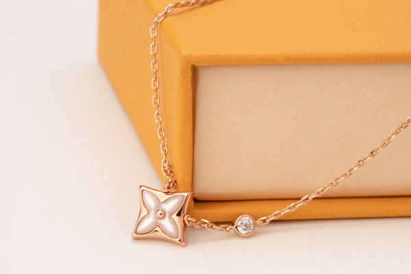 COLLANA IN ORO ROSA CON 1 DIAMANTE LV STAR PINK MOP