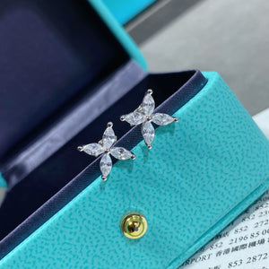 Mini boucles d'oreilles clous VICTORIA en argent et diamants