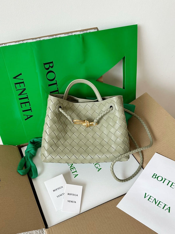 BV SMALL ANDIAMO 25CM PELLE DI AGNELLO VERDE CHIARO 