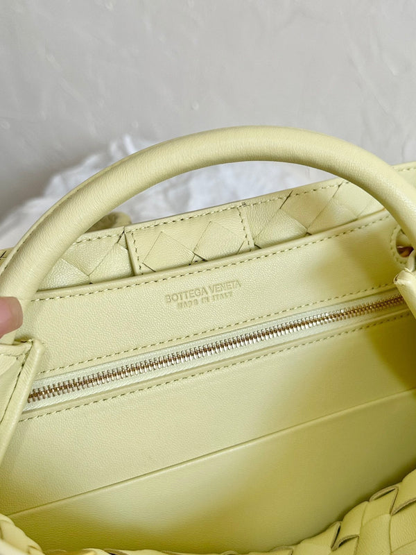 BV SMALL ANDIAMO 25CM PELLE DI AGNELLO GIALLO CHIARO 