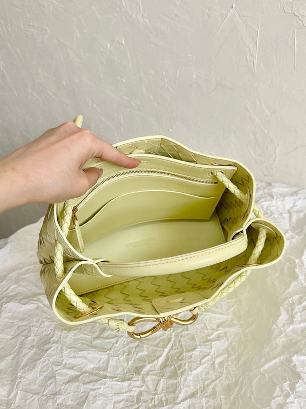 BV SMALL ANDIAMO 25CM PELLE DI AGNELLO GIALLO CHIARO 