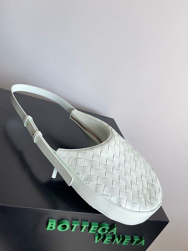 BV SMALL DROP 32CM PELLE DI AGNELLO AZZURRA CHIARA 
