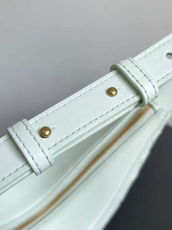 BV SMALL DROP 32CM PELLE DI AGNELLO AZZURRA CHIARA 