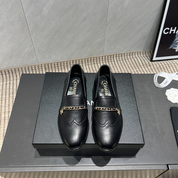 CC 25S Round Toe Chain Loafers in Black Cowhide 442531