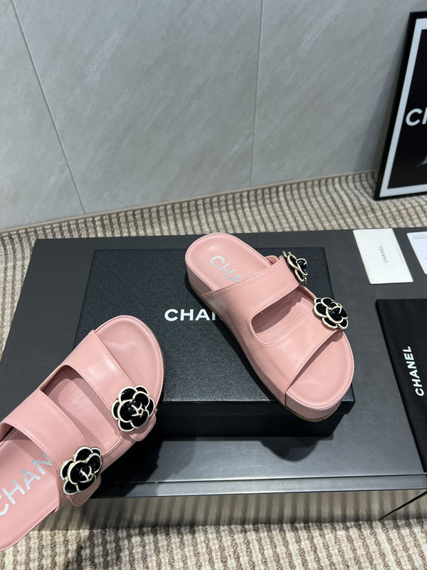 CC 25SS Flower Buckle Platform Beach Slides in Pink Cowhide