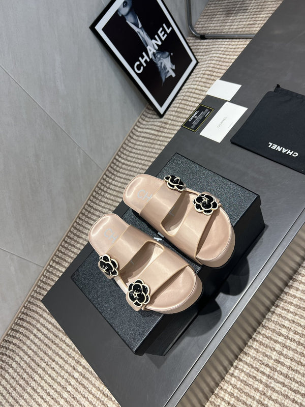 CC 25SS Flower Buckle Platform Beach Slides in Nude High-Mercerized Sardine