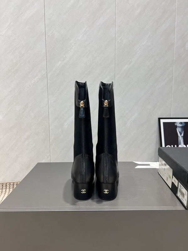 CC 25S Round Toe Mid-Heel Zippered High Boots in Black Cowhide and Suede  442489