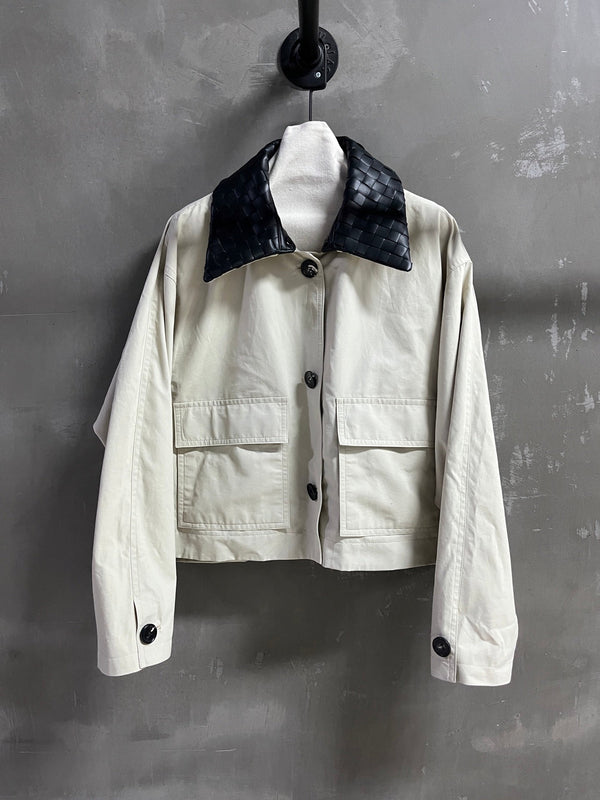 BV 25S Jacket Sheepskin Neck in White High-Weave Fabric