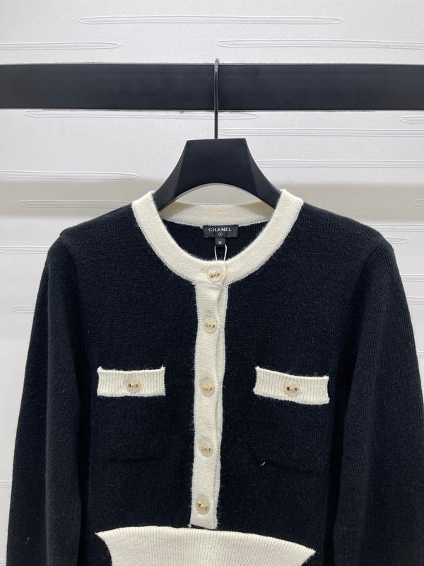 CC 25F Cardigan girocollo a maniche lunghe in maglia di lana nera