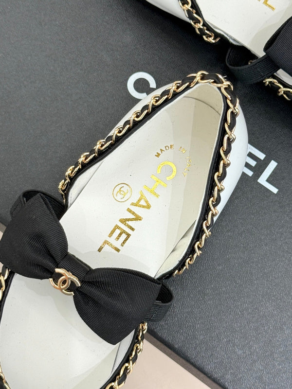CC 25P Hollow Chain Bow Mary Janes White Cowhide 473298