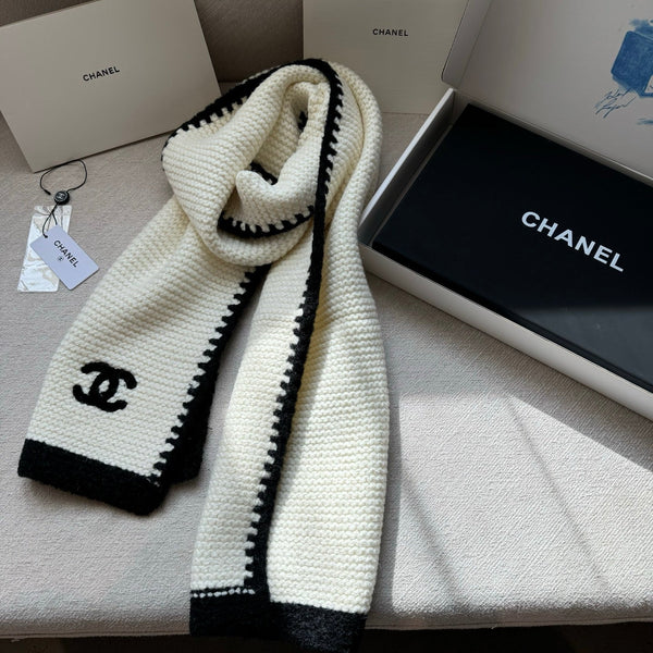 CC Knitted Long Scarf White Cashmere 828773