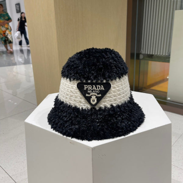 PRA 25 PLUSH KNITTED HAT BLACK AND WHITE 824816