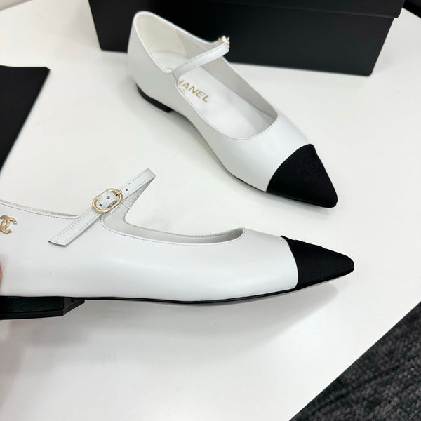 CC 25SS Pointed-Toe Mary Janes White Cowhide 490138