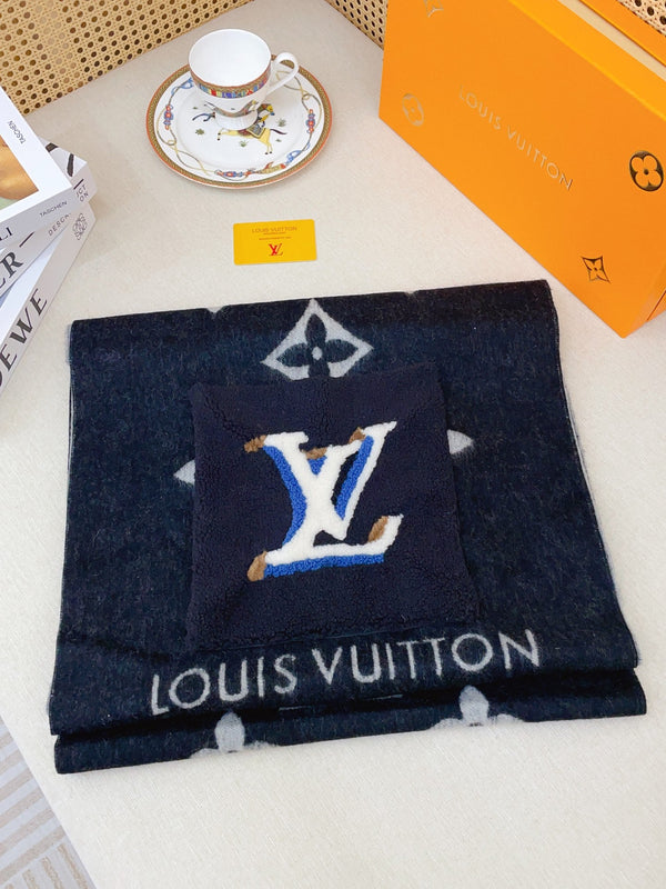 LV Black and White Cashmere with Wool Pockets 839467