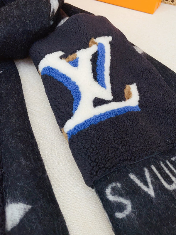 LV Black and White Cashmere with Wool Pockets 839467