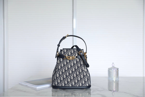 MONTAIGNE MEDIUM 24 BUCKET BAG IN BLUE OBLIQUE JACQUARD CALFSKIN